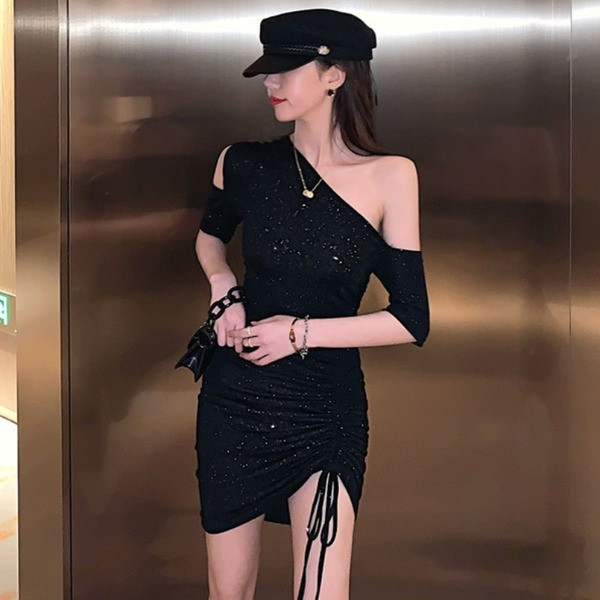 Модерна дамска черна рокля с къс ръкав и връзки