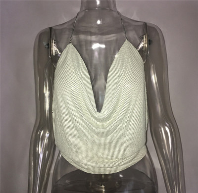 Mūsdienīgs sieviešu tops ar dziļu kakla izgriezumu un spīdīgu efektu