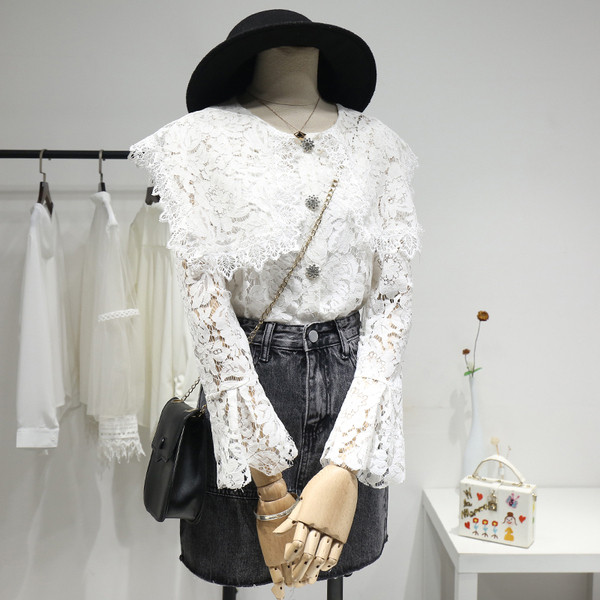 Cămașă modernă de damă din dantelă cu mâneci lotus și decolteu oval