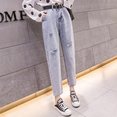 Ежедневни дамски дънки със скъсани мотиви и кожен колан