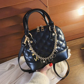 Moodne naiste kott luku ja ketiga