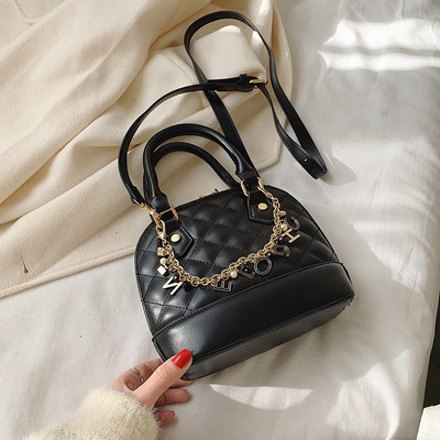 Moodne naiste kott luku ja ketiga