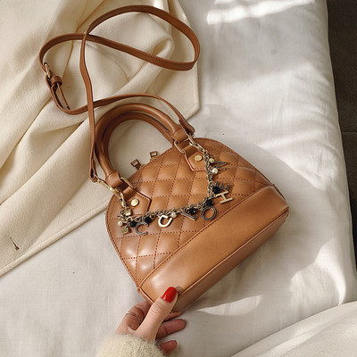 Moodne naiste kott luku ja ketiga