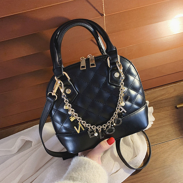 Moodne naiste kott luku ja ketiga