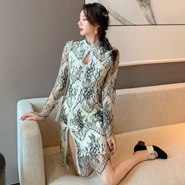 Šiuolaikinė moteriška suknelė su raišteliu ir nėriniais