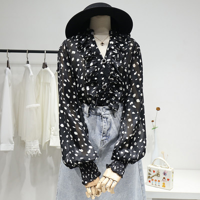 Modernūs moteriški marškiniai su raštu ir špico iškirpte