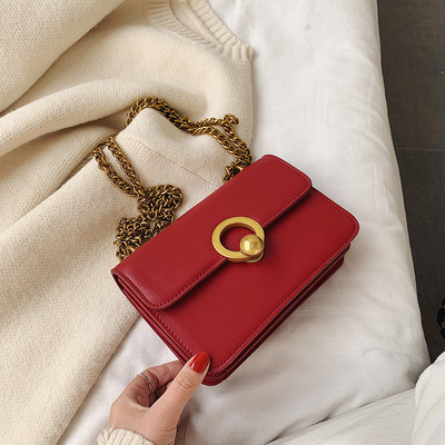 Moderna ženska torba od eko kože sa metalnim kopčanjem