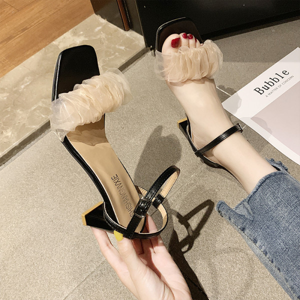 Sieviešu modernas sandales ar kvadrātveida papēdi un tilla elementu