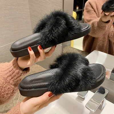 Alkalmi női papucs lapos talppal és pehellyel - két modell