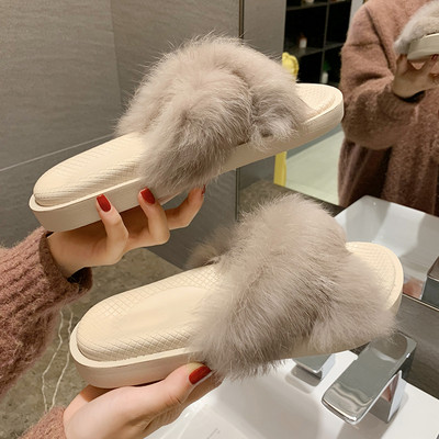 Alkalmi női papucs lapos talppal és pehellyel - két modell