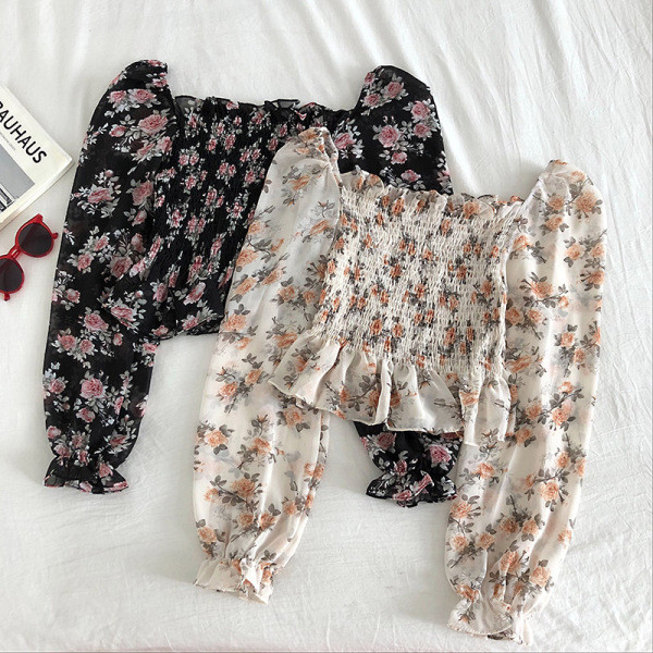 Laiade varrukate ja lillelise mustriga kevadine elastne pluus