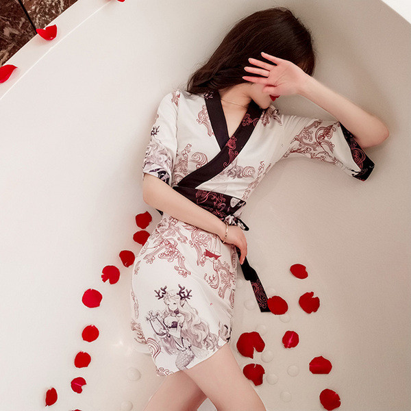 Moodne naiste asümmeetriline kleit 3/4 varrukate ja spitsikaelusega