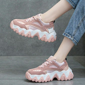 Női tornacipő durva talppal és fűzővel