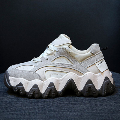 Női tornacipő durva talppal és fűzővel