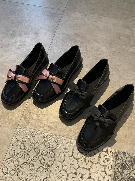 Ležerne ženske cipele s ravnim potplatom i trakom