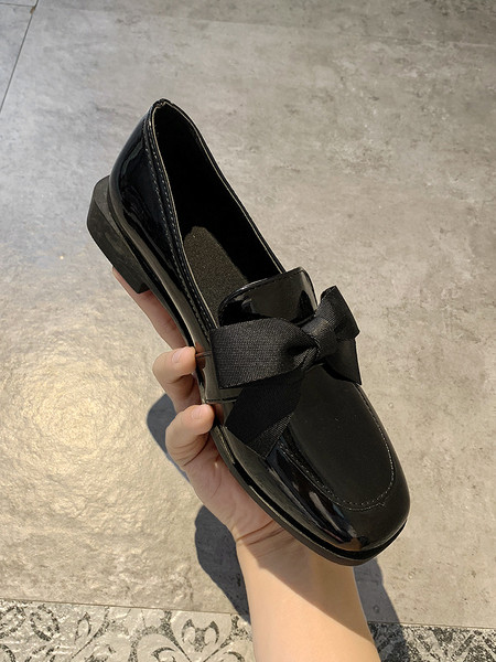 Ležerne ženske cipele s ravnim potplatom i trakom