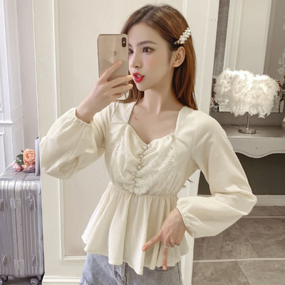 Ретро дамска риза с дантелени елементи и перлени копчета