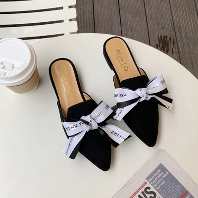 Moteriškos šlepetės smailus modelis ir kaspinas