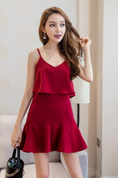 Къса лятна рокля с тънки презрамки и къдри