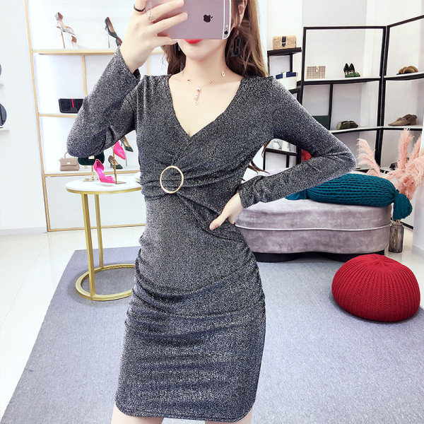 Дамска лъскава рокля с дълъг ръкав и V-образно деколте