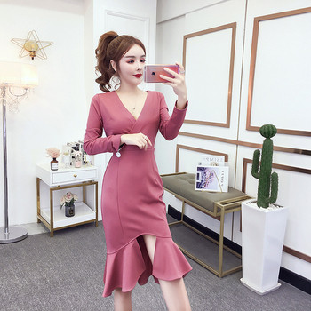 Aktuális női ruha, hosszú ujjal és V-nyakú