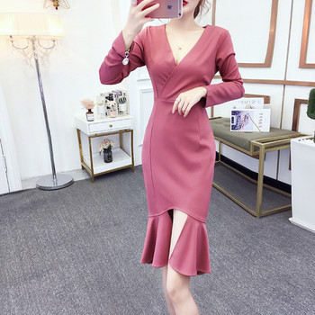 Aktuális női ruha, hosszú ujjal és V-nyakú