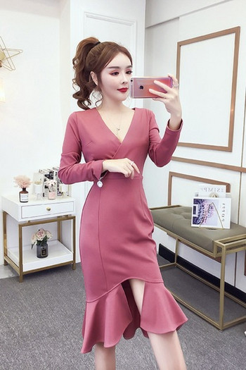 Aktuális női ruha, hosszú ujjal és V-nyakú