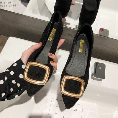 Öko velúrból készült női cipő fém elemmel, lapos talppal