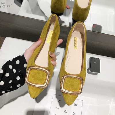 Öko velúrból készült női cipő fém elemmel, lapos talppal