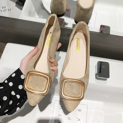 Öko velúrból készült női cipő fém elemmel, lapos talppal