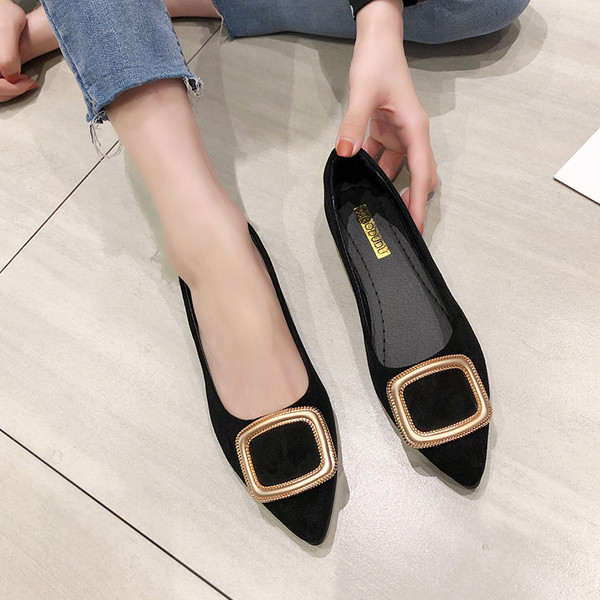 Öko velúrból készült női cipő fém elemmel, lapos talppal