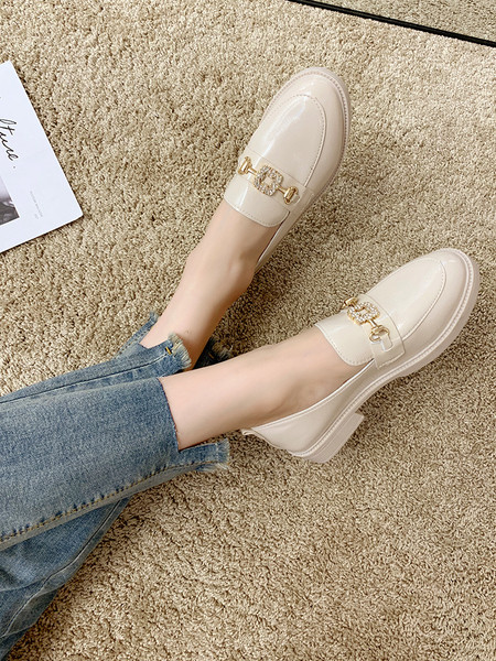 Metallelemendiga vabaaja naiste lakknahast kingad