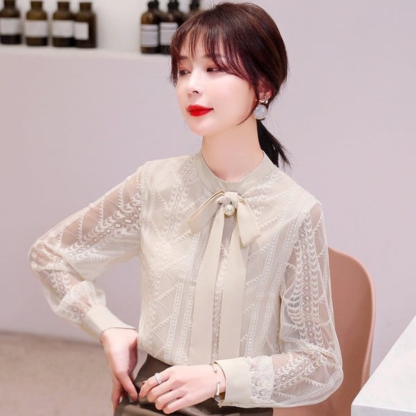 Cămașă elegantă de damă, cu guler scăzut și panglică de perle