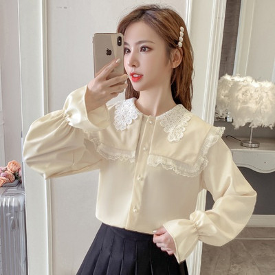 Retro moteriški marškiniai su nėrinių elementais ir ovalia iškirpte