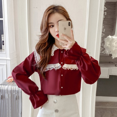 Retro moteriški marškiniai su nėrinių elementais ir ovalia iškirpte