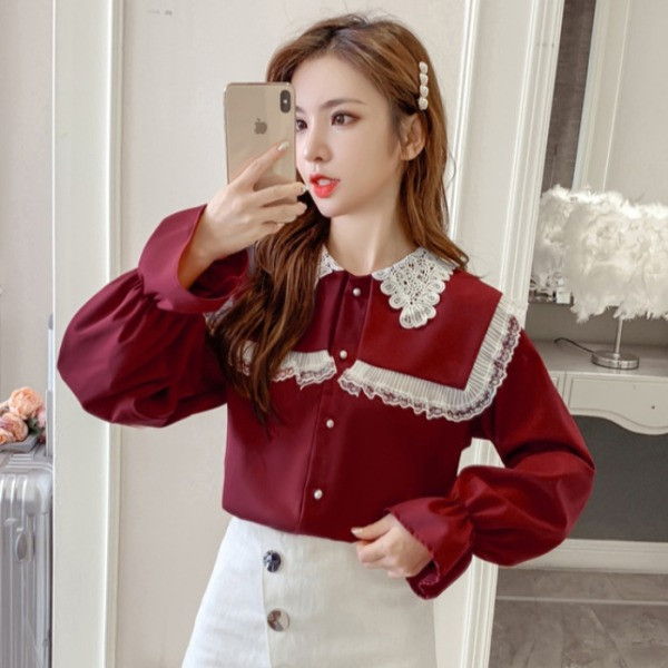 Retro moteriški marškiniai su nėrinių elementais ir ovalia iškirpte