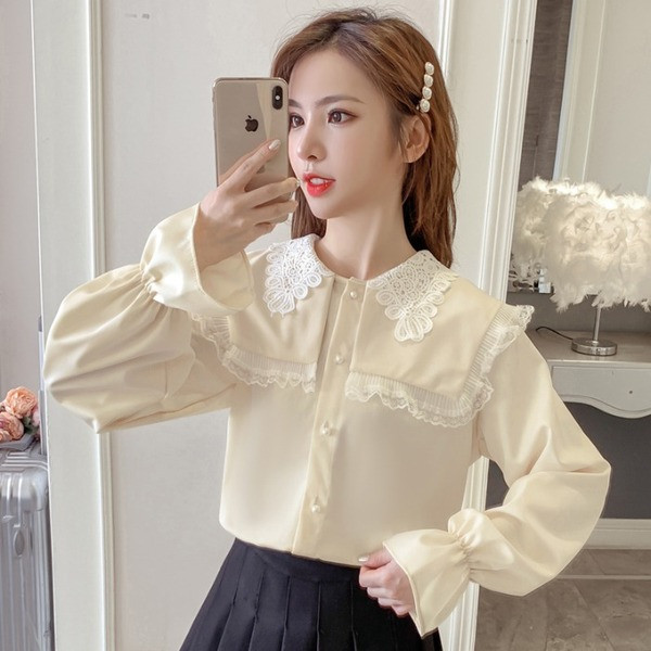 Retro moteriški marškiniai su nėrinių elementais ir ovalia iškirpte