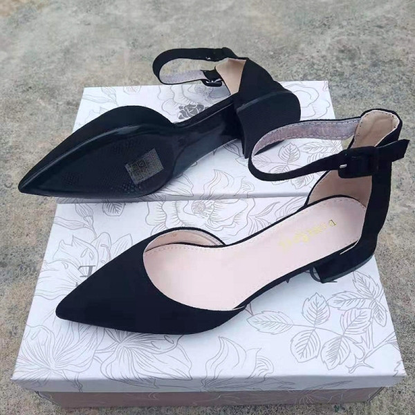 Moteriškos basutės žemu storu kulnu iš ekologiškos zomšos