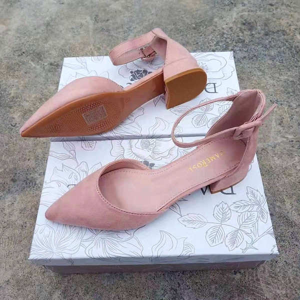 Moteriškos basutės žemu storu kulnu iš ekologiškos zomšos