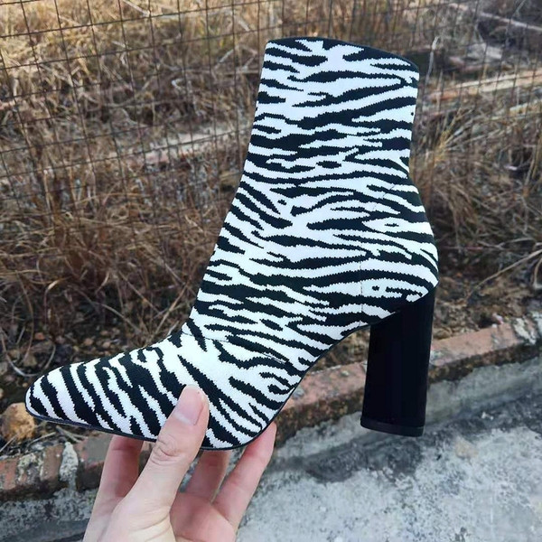 Cizme moderne de dama cu toc si imprimeu zebra