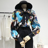 Moteriški marškiniai su kaspinu ir šifono raštu