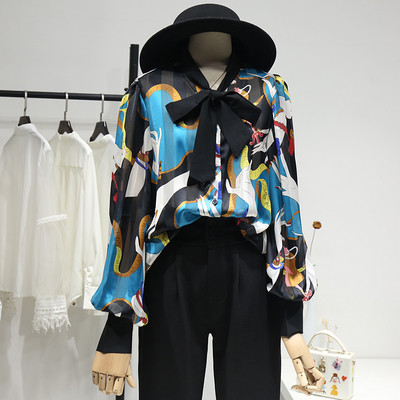 Moteriški marškiniai su kaspinu ir šifono raštu