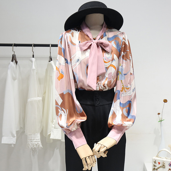 Moteriški marškiniai su kaspinu ir šifono raštu