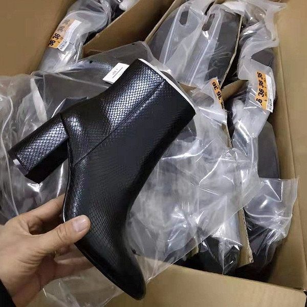 Moteriški smailūs batai iš dirbtinės odos su kulnu