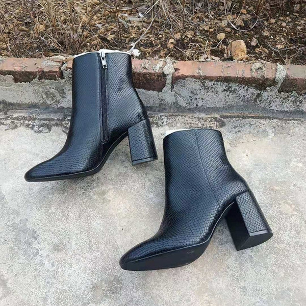 Moteriški smailūs batai iš dirbtinės odos su kulnu