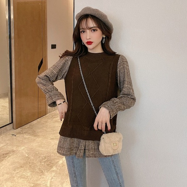 Retró női pulóver ovális nyakkivágással és kockás ujjakkal
