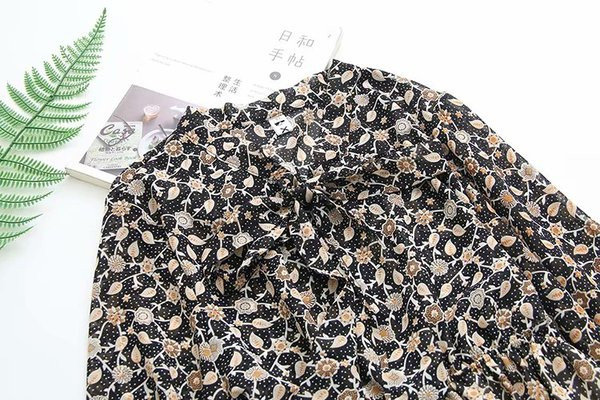 Alkalmi női hosszú ruha hosszú ujjal és mély nyakkivágással