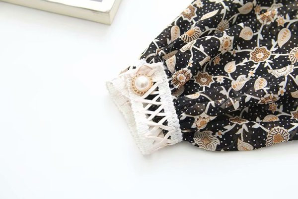 Alkalmi női hosszú ruha hosszú ujjal és mély nyakkivágással