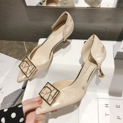 Stilīgas sieviešu kurpes ar plānu 7 cm papēdi un metāla elementu