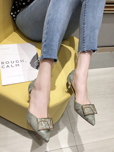 Stilīgas sieviešu kurpes ar plānu 7 cm papēdi un metāla elementu